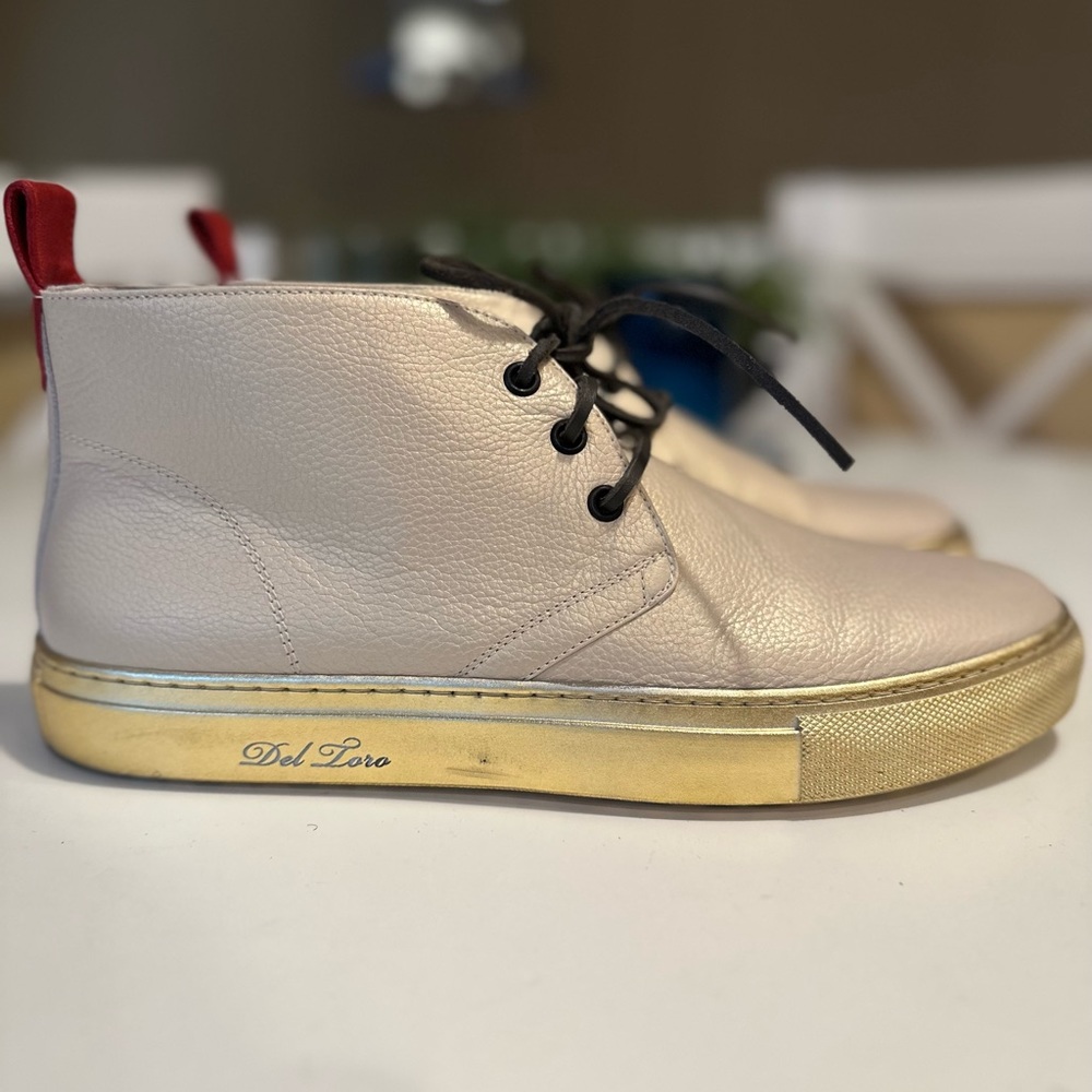 Del toro chukka boots cream gold and gold size 10